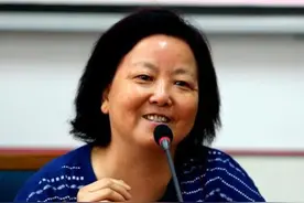相比方方的"高级背叛"，美国陈冲"抗疫日记"，一句话道出国人心声图片