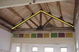 我不理解，自建房现浇坡屋面，要再加3万块做一层闷顶，牢固吗？图片