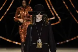 赛琳Celine2020秋冬时装秀 浪漫的摩登风图片