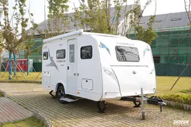 不到10万大空间，拖挂也能升降车顶！宇通T511公路拖挂房车图片