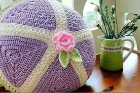 「钩编图解」圆形拼花枕头图片