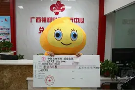 老彩民守号揽双色球1000万淡定现身：本不着急兑奖图片