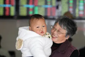 奶奶和姥姥到底谁对孩子更亲？很多人想错了，科学排序是这样的图片