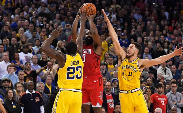 火箭135vs勇士134录像回放(那年今日勇士两度绝杀却也化身背景帝)