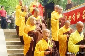 他一顿能吃60个包子，一次喝6斤冰水，不听医生忠告，仅活到35岁图片