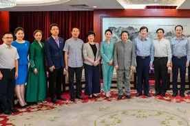 主持人周宇荣获学雷锋志愿服务“四个100”先进典型暨疫情防控“最美志愿者”图片