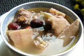 榴莲壳炖鸡：它是清补好汤，鲜美清润，营养简单易做，图片