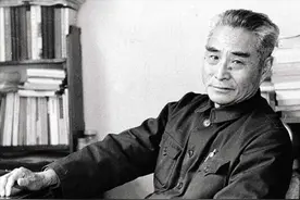 1977年，被特赦后的黄维看到一本册子，感叹：这是对我最大的讽刺图片