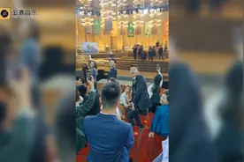 主持人“世纪大同框”导演说有108位主持人，但大家报数后少了1位视频封面