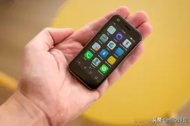 可能是最小的4G手机开启众筹：屏幕只有3英寸，你喜欢这设计吗？图片