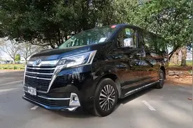 2022款丰田海狮来袭，2.8T油耗7升，9座大空间真霸气图片