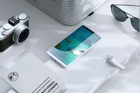 坚果R1孔雀蓝成锤子绝版手机？老罗正面回应视频封面