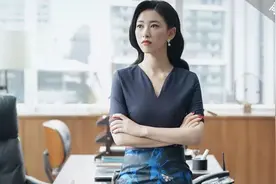 栗娜换了50条裙子，升职后穿起了西装…精英律师女子穿衣图鉴图片