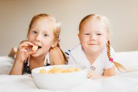 有七种零食建议让孩子多吃，研究表明，它们能让孩子更健康图片
