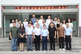 天津工业大学马克思主义学院杨永利教授等五人到亳州学院指导交流图片