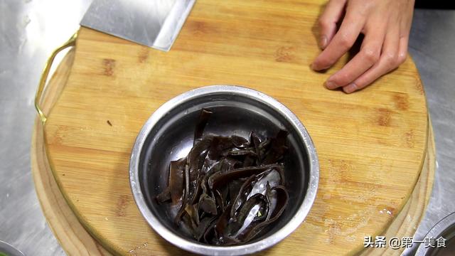 腰花这样炒脆嫩不腥臊，饭店的厨师长都这样做，男人聚会必备菜