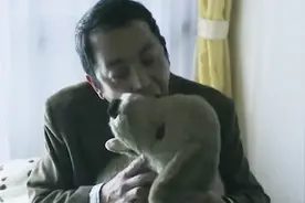 老爸不放心闺女独居，偷偷潜入家中 《AKB恐怖夜之还有一个人》视频封面