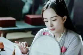 为赵丽颖做桂冠被华为邀请定制包包，她创作出的3D团扇震撼世界图片