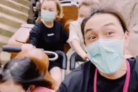 戚薇李承铉携女儿游乐园玩耍 Lucky露正脸可爱十足图片