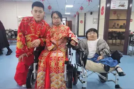 吉林长春51岁女子，喜好为残障者牵红线，受助者：终身大事有着落图片
