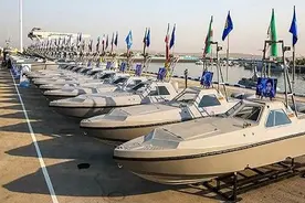 伊朗革命卫队接收340艘进攻型快艇图片