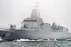 破除美国岛链封锁，055大驱携队前出美附近海域，轮到美国戒备了图片