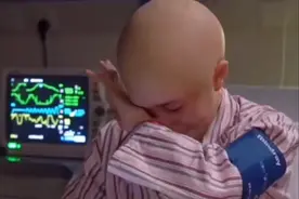 刘浩存双眼通红泪流不止，岳云鹏哭戏满脸是泪，网友：我也跟着哭图片