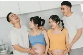 老婆和她闺蜜同一天怀孕，一起拍照留念！他为啥笑得那么灿烂？图片