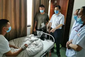 被致命毒蛇咬伤！江西省中医院紧急救治抗洪英雄战士！毒蛇咬伤“黄金3小时”了解一下图片