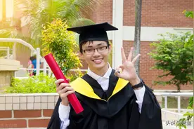 父母从来不过问我的学习，我考上了北大，父亲：没有什么值得炫耀图片