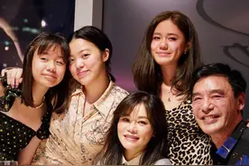 钟镇涛一家五口罕同框，章小蕙女儿甜蜜表白后妈：你是我的全世界图片