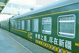 中国最豪华的旅游火车专列开通了，沿途风景每一帧都是世界级大片图片