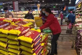 为何全国都在哄抢物资？是要有大事发生吗？千万别去过分解读图片