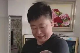 谢永强晒满月女儿，女儿穿太单薄引担忧，自己裤子穿1个月没换？图片