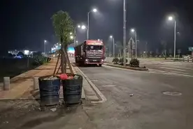 揪心！女婴冬至夜被遗弃在垃圾桶旁，气温接近零度图片