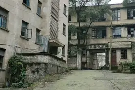 保定一神秘军工厂，地处隐蔽鲜为人知，现厂房破败不堪，满是荒草图片