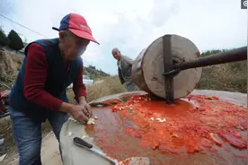 中秋节老人为6个子女准备好辣椒酱，却一个也没回来老人哭了图片