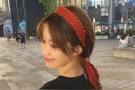 女人上班不要总披着头发，没精神没气质，这么扎难道不香吗图片
