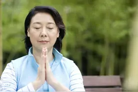 女人退休了，为什么还去找男人？55岁女人说出心里话图片