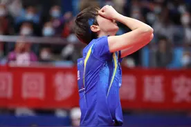 国乒第一超巨回来了！53岁大满贯教练现身，恩师肖战亲自接机图片