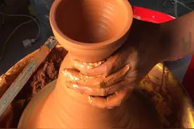 手工拉坯的建盏图片