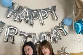 李家有女初长成！李嫣开派对庆15岁生日美出新高度 黑长直秀发，笑容甜美图片