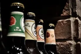 一样是啤酒，“瓶装”和“罐装”有啥区别？知道以后别再瞎买了图片