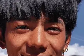 全网都在疯传的丁真，他到底是什么来头，深扒后不得不为他点赞图片