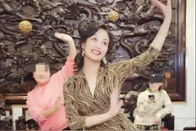 54岁老戏骨李颖秀舞姿，气质高贵身段美似20岁，曾演张翰妈妈图片
