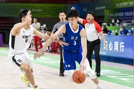 深度 | 弄伤曾凡博的那块贴纸，真是因为中国篮球太业余了吗？图片