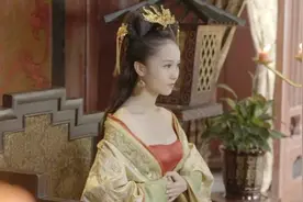痴傻皇帝的绝美皇后，唤王爷私下见面，真的只是为了赐他美食？图片