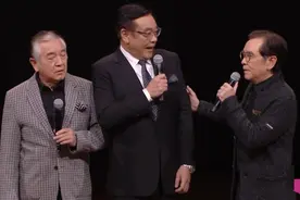 尔冬升秦沛姜大卫首同框！3人3姓却是亲兄弟，母亲1人养12人图片