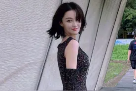 张馨予下稻田当“农妇”，穿毛线裙体验乡间风情，腿上没泥太真实图片
