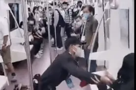 “地铁拖拽女乘客”7人受处理！劝阻乘客，不能扯掉“文明”图片